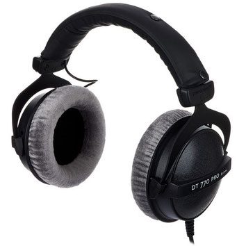 Schwarze Kopfhörer mit grauen Ohrpolstern, ideal für Musik und Studioaufnahmen.